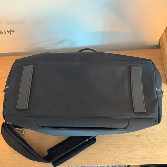 Away | The Everywhere Bag | Jet Black - Picture 16 of 17